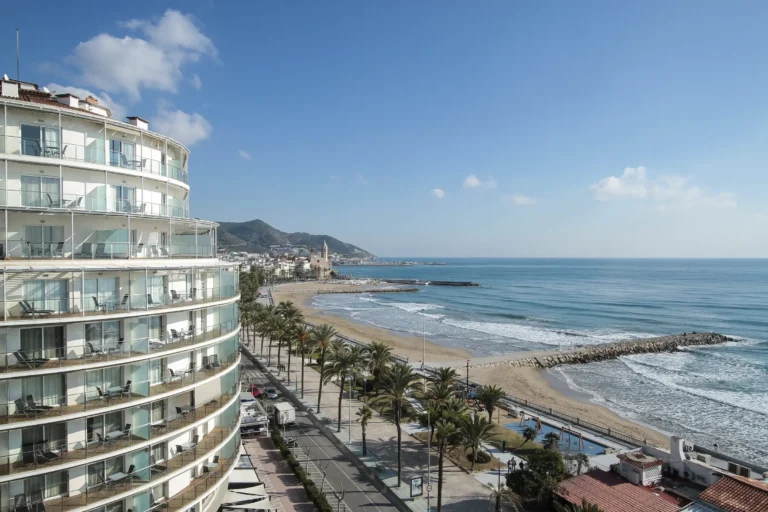 Hotel Calipolis en el paseo marítimo