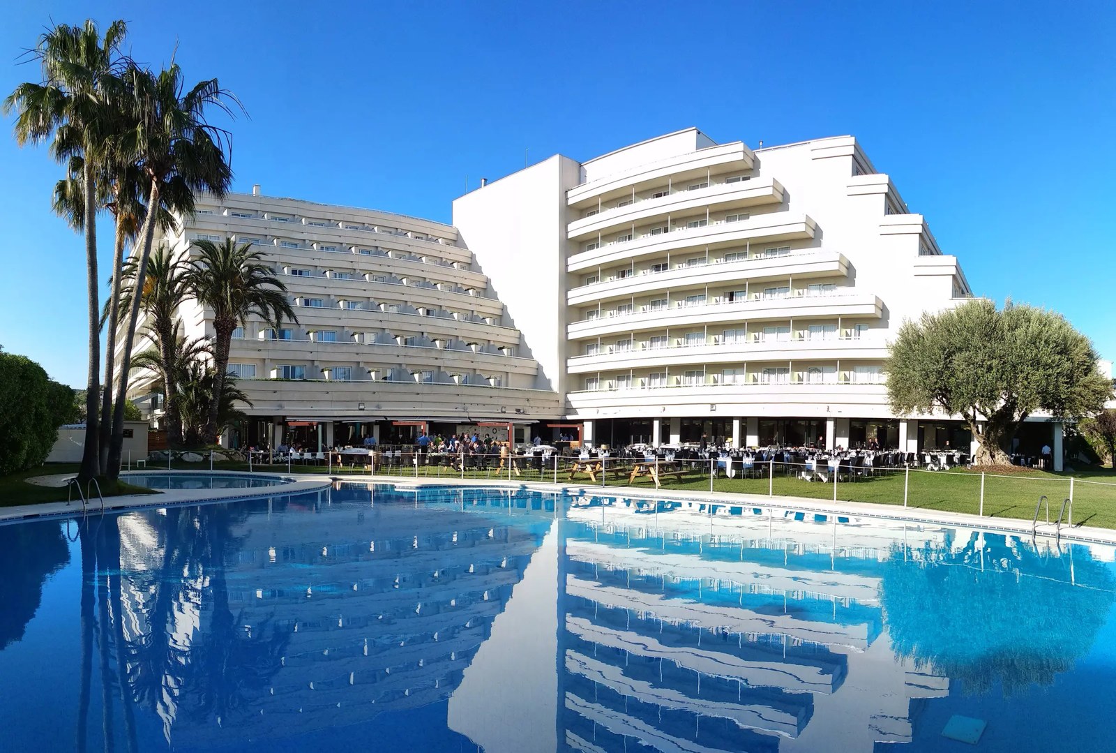 Hotel Meliá Sitges y su piscina